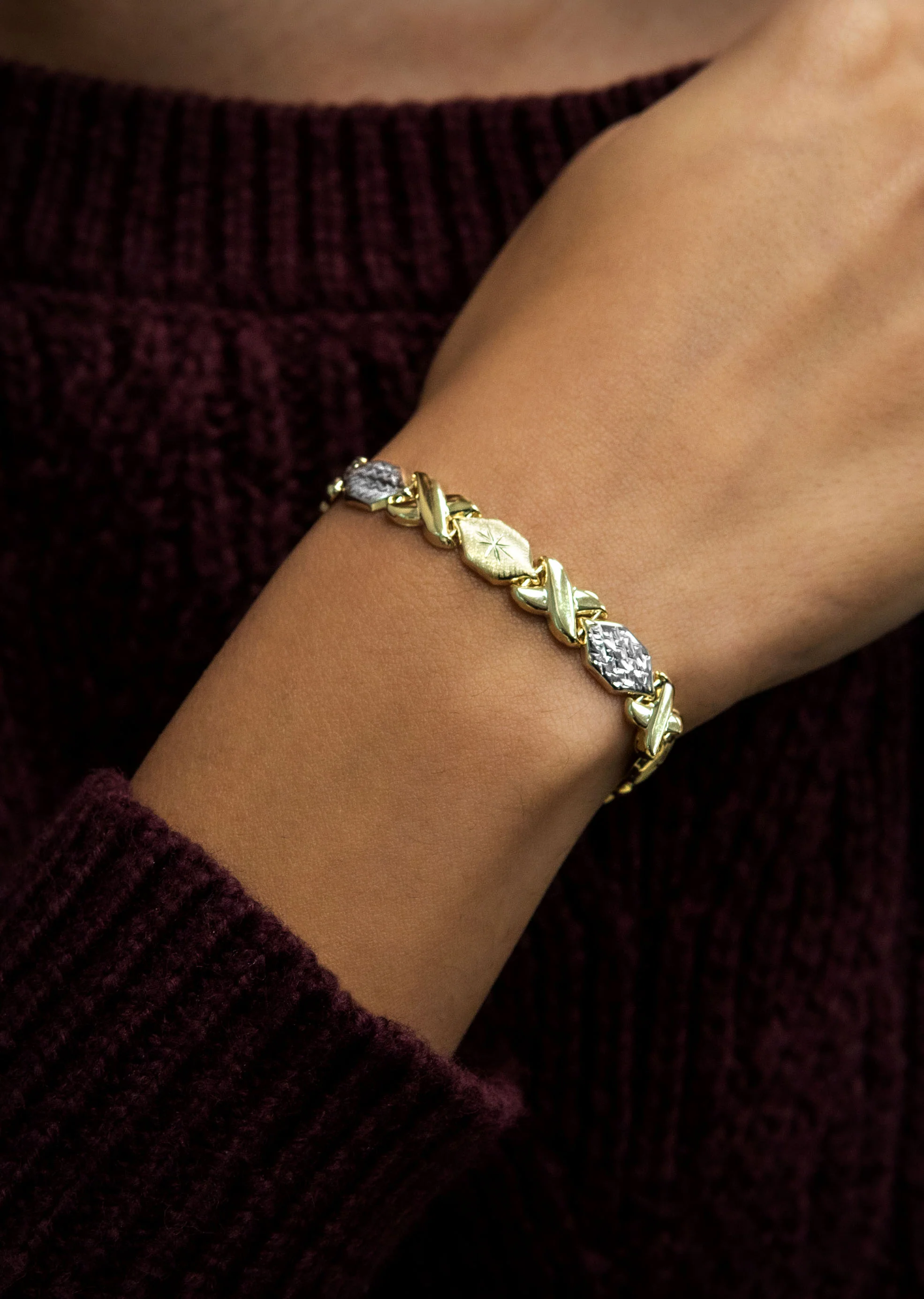 YELLOW GOLD "XO" HOLLOW DIAMOND CUT TWO TONE BRACELET FOR WOMEN | APPX 5.4 GRAMS - Image 2