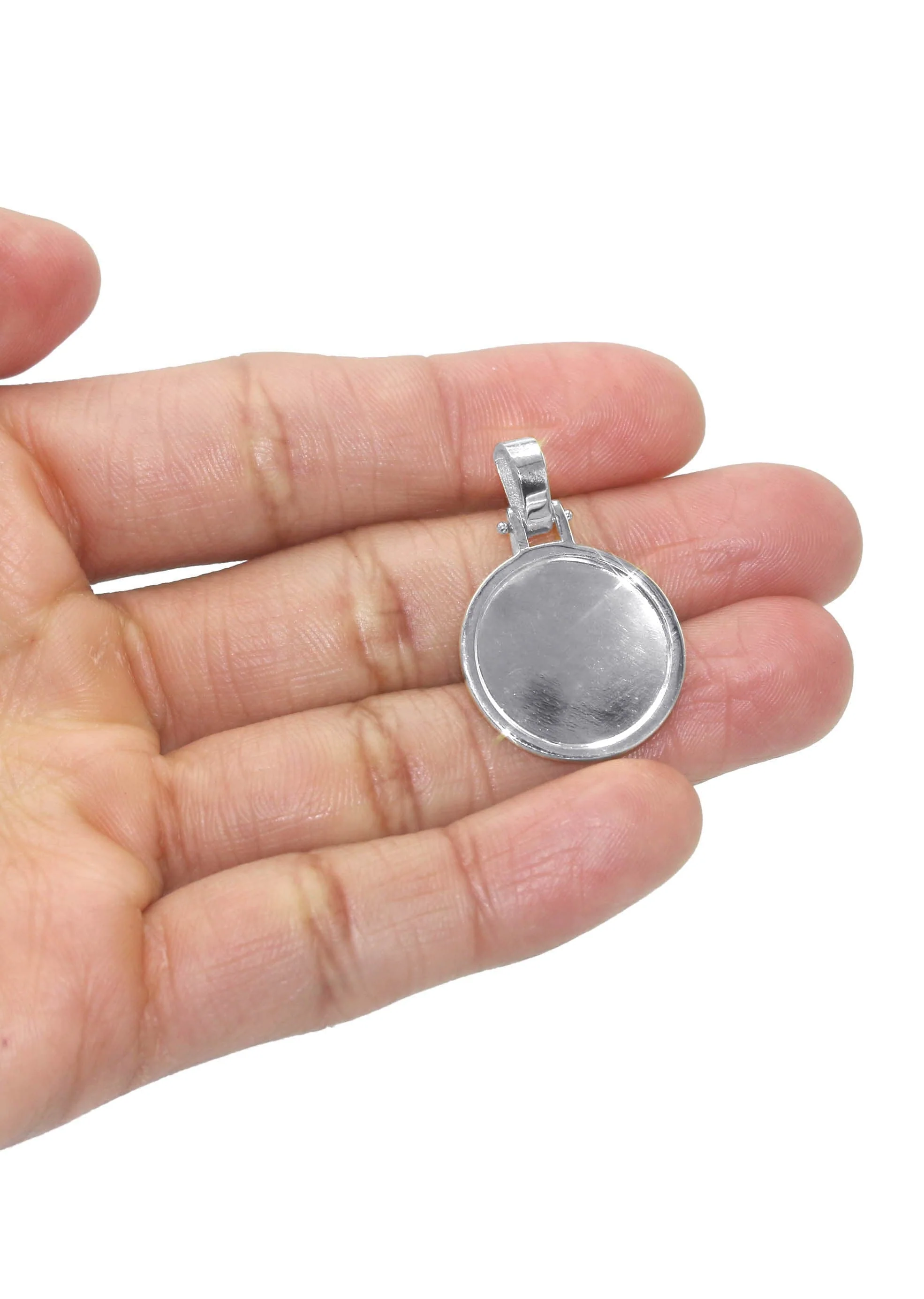 10K/14K White Gold Small Round Picture Pendant Necklace - Image 5