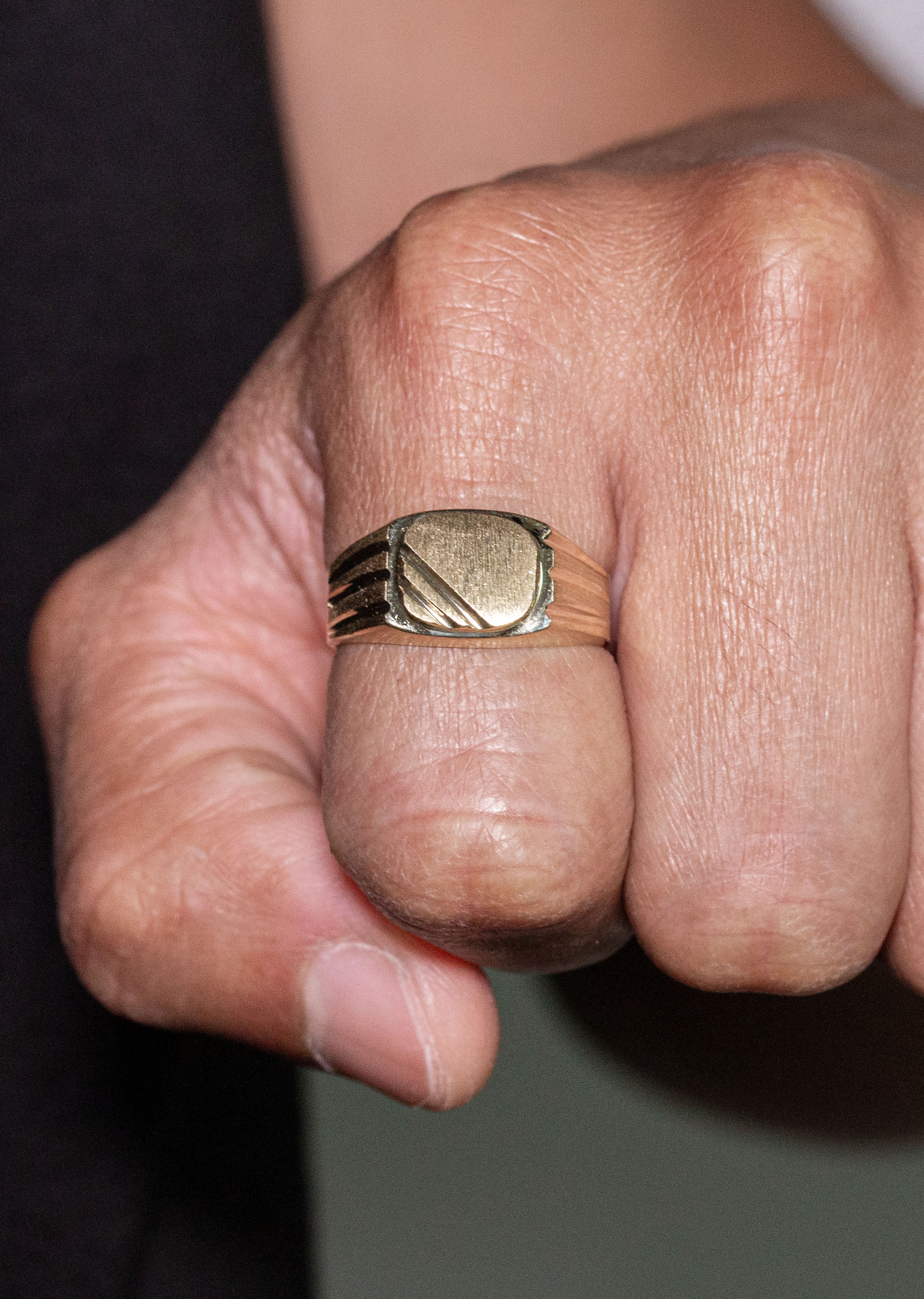 Mens Signet Ring - 10K Gold | 4 Grams - Image 4