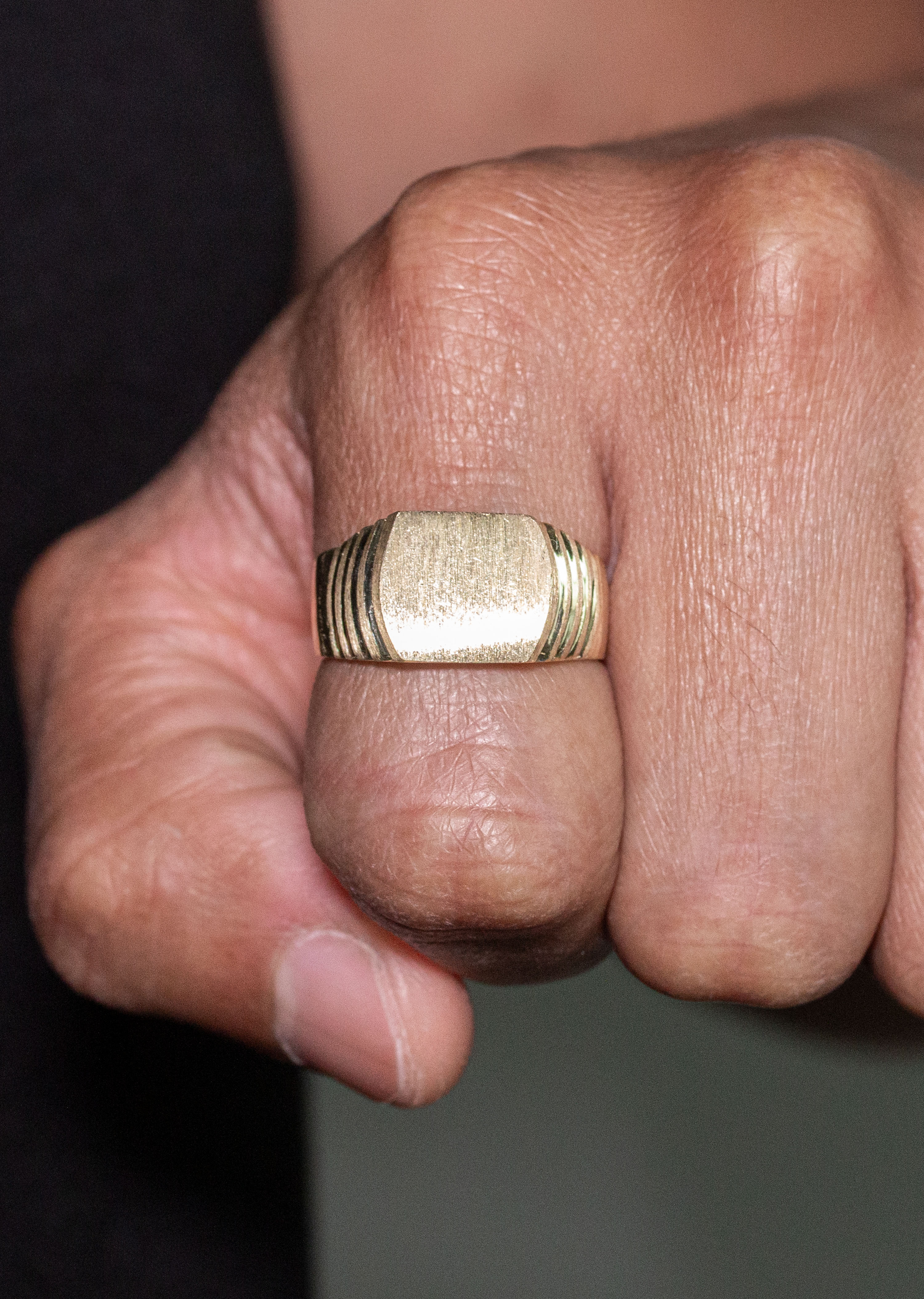 Mens Signet Ring - 10K Gold | 6 Grams - Image 4
