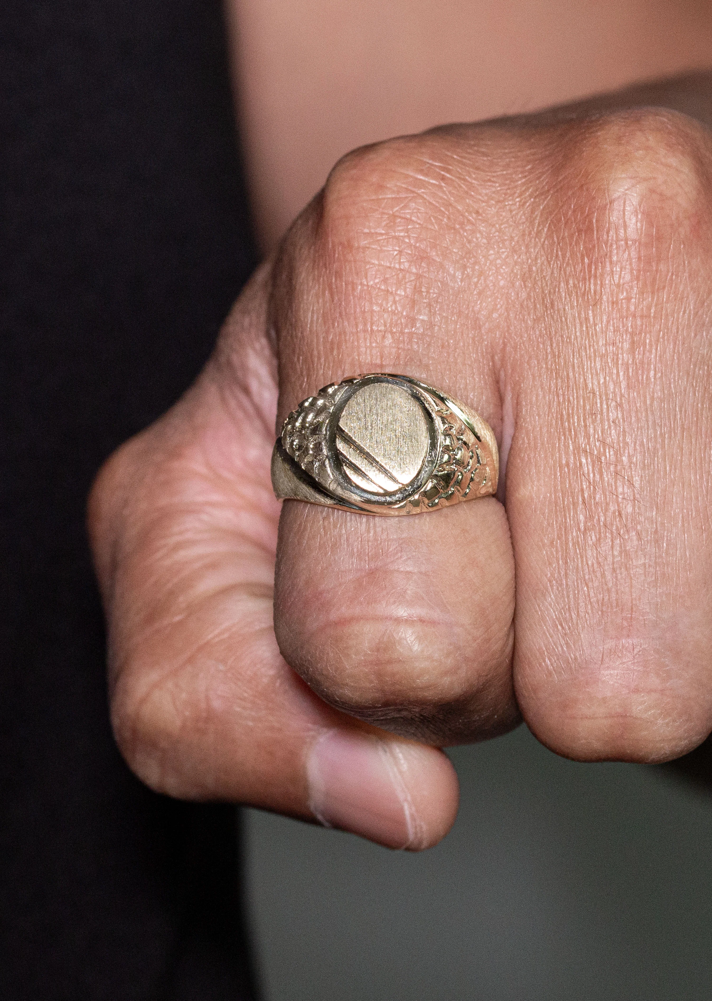 Mens Signet Ring - 10K Gold | 6 Grams - Image 4